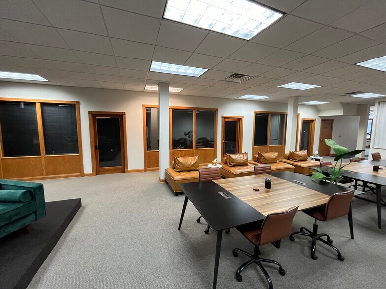 More Photos Of 6100 W Bluemound Rd, Wauwatosa Storefront Retail Residential For Lease