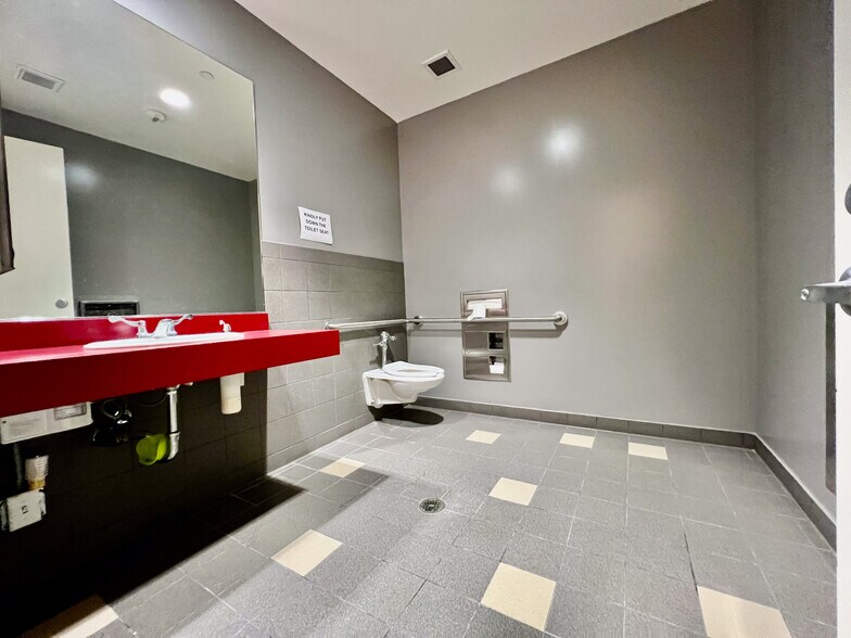 More Photos Of 250 E Olive Ave, Burbank Loft Creative Space For Lease