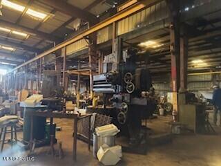 More Photos Of 5309 Industrial Rd, Pascagoula Warehouse For Sale
