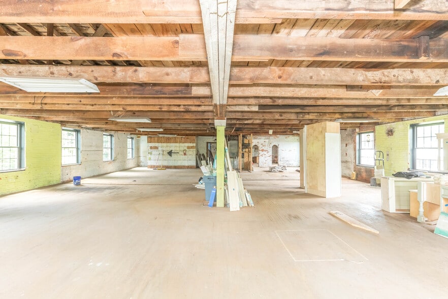 More Photos Of 1340 W Main St, Wytheville Loft Creative Space For Sale