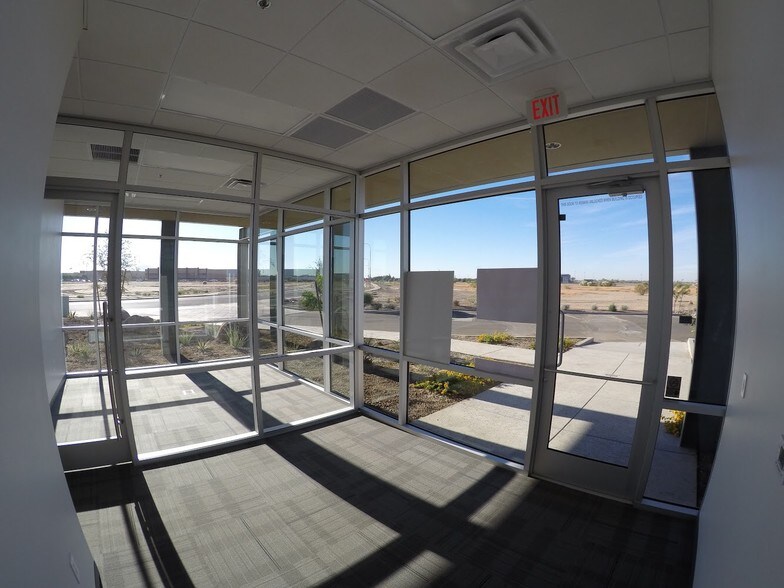 More Photos Of 2140 S Douglas Dr, Chandler Warehouse For Lease