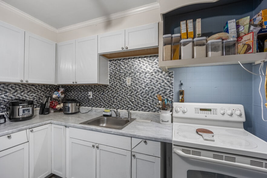 More Photos Of 2516-2518 N Dupont Pky, Middletown Freestanding For Sale