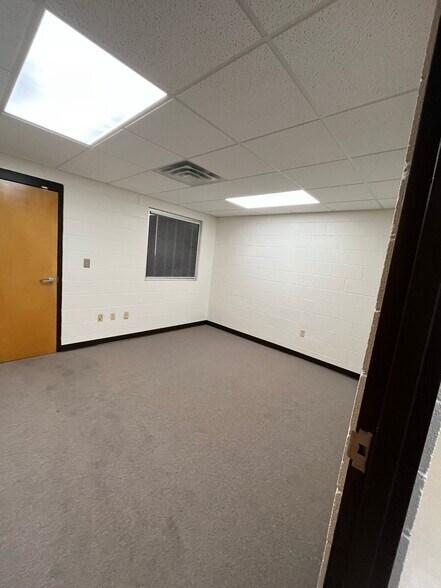 More Photos Of 330 Hollie Dr, Martinsville Warehouse For Lease