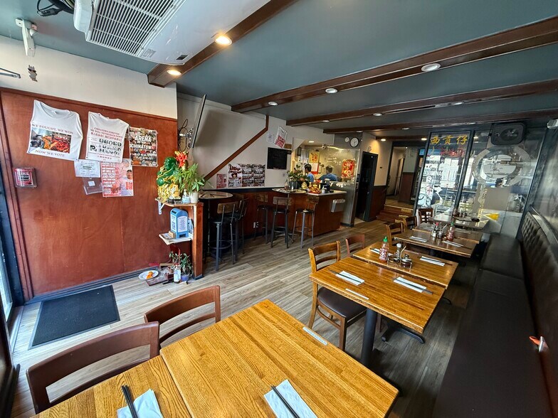More Photos Of 220 N 10th St, Philadelphia Storefront Retail Residential For Lease