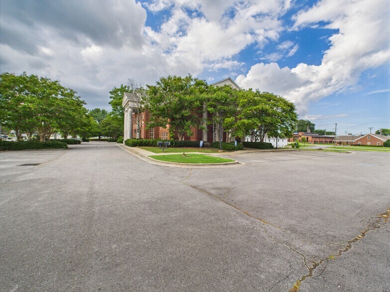 More Photos Of 201 E Dr Hicks Blvd, Florence Medical For Sale