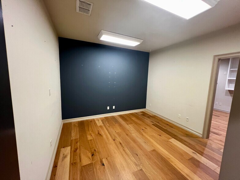 More Photos Of 11818 Warfield St, San Antonio Service For Lease