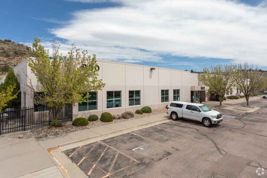 More Photos Of 980 Elkton Dr, Colorado Springs Flex For Lease