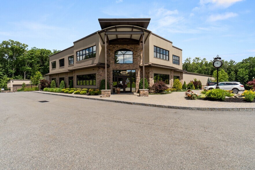 More Photos Of 2302 Turnpike St, North Andover General Retail For Lease