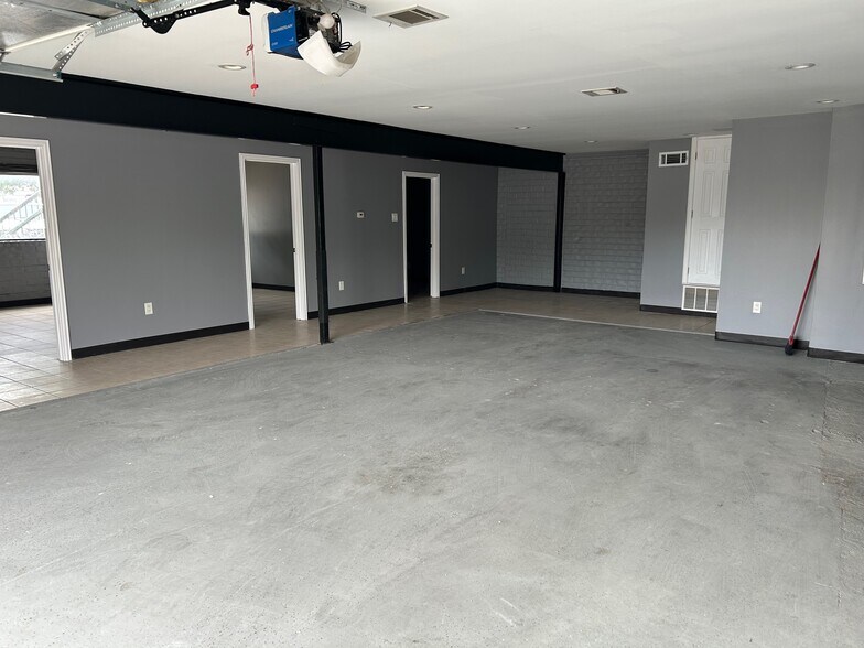 More Photos Of 2529 Merrell Rd, Dallas Light Distribution For Lease