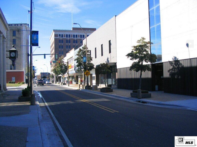 More Photos Of 235 DeSiard St, Monroe Office For Lease