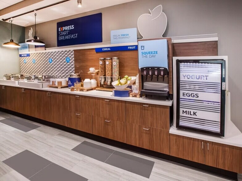 More Photos Of 3401 Blue Comet Dr, Chanute Hotel For Sale