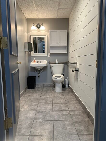 More Photos Of 1711 N Clinton Ave, Rochester Office For Sale