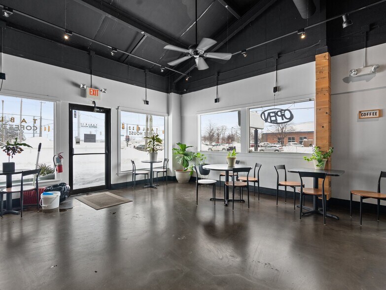 More Photos Of 3211 N Garfield, Traverse City Freestanding For Sale