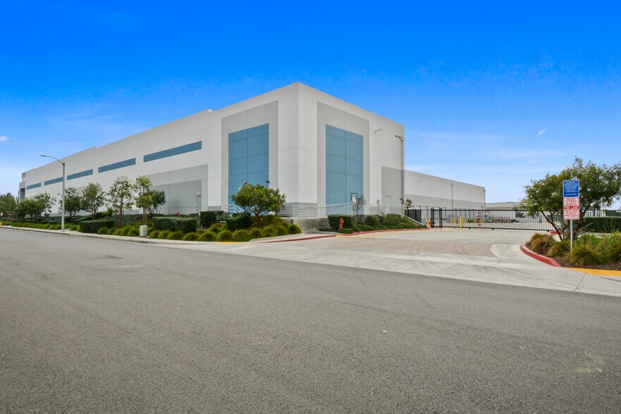 More Photos Of 1500 E Walnut Ave, Fullerton Manufacturing For Lease