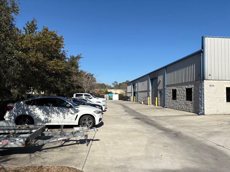 More Photos Of 3818 Caboose Pl, Sanford Warehouse For Lease