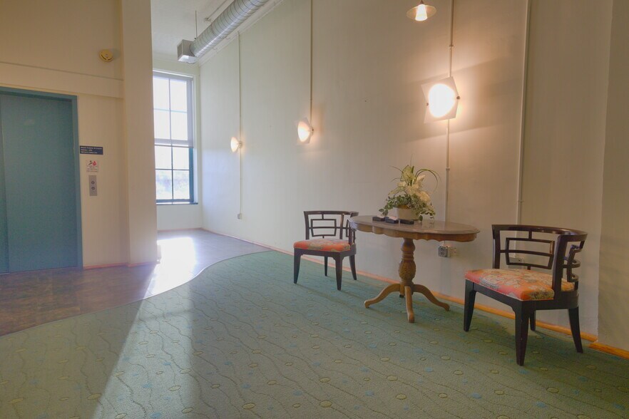 More Photos Of 23 W Broad St, Richmond Office For Sale