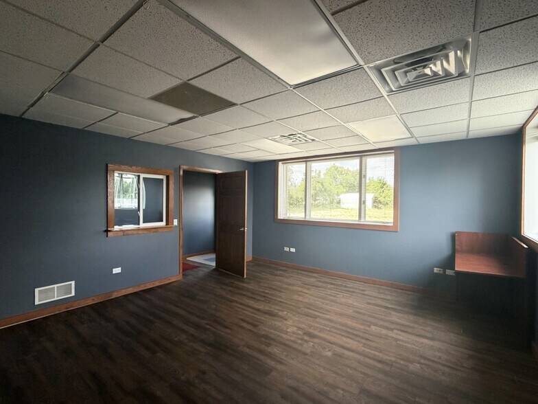More Photos Of 72 East St, Crystal Lake Light Manufacturing For Lease