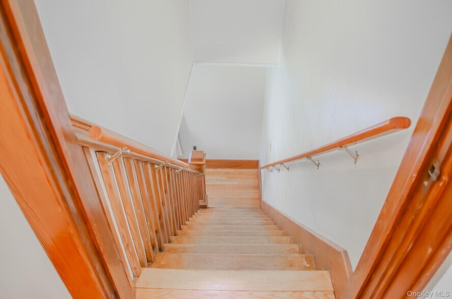 More Photos Of 8874 US Route 9W, Athens Office Residential For Sale