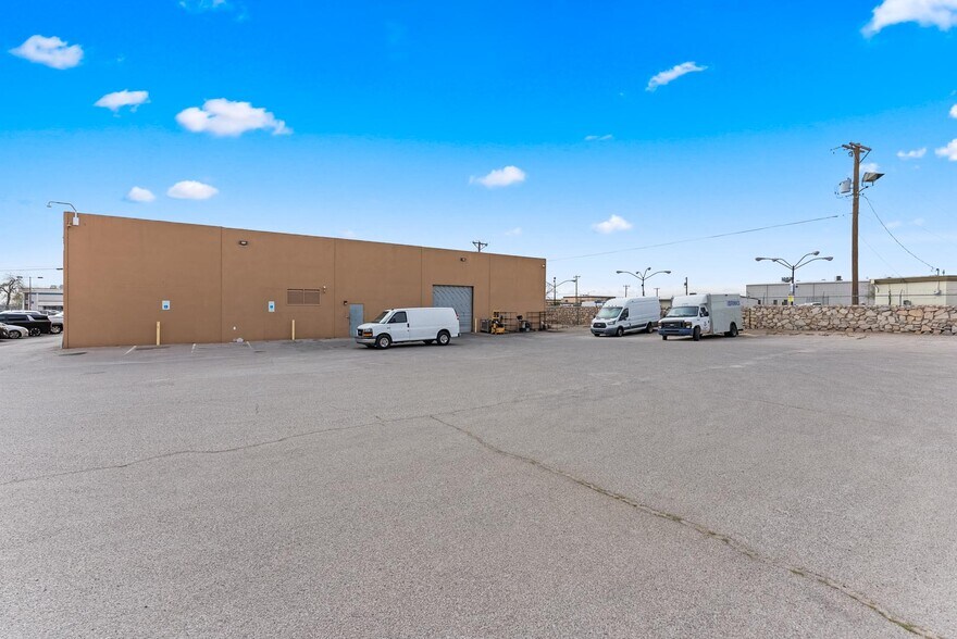 More Photos Of 11211 Pellicano Dr, El Paso Flex For Sale