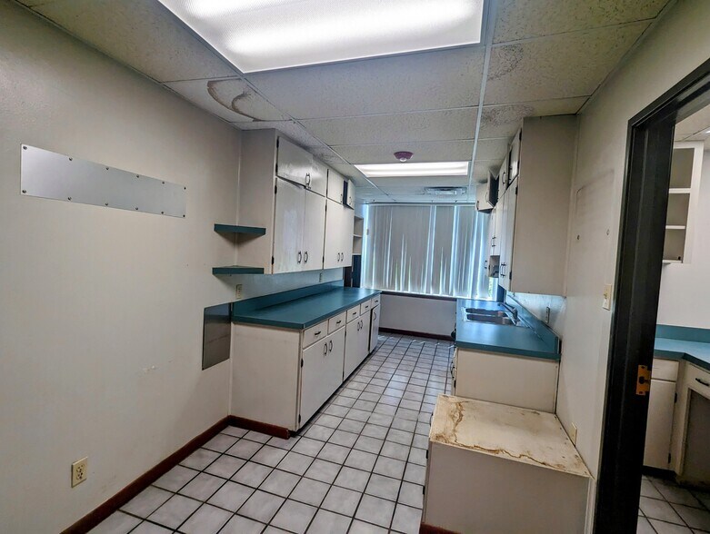 More Photos Of 2430 N Davis Dr, Arlington Unknown For Lease