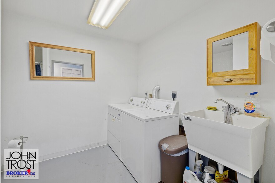 More Photos Of 781 Foster Rd, Casper Industrial For Lease