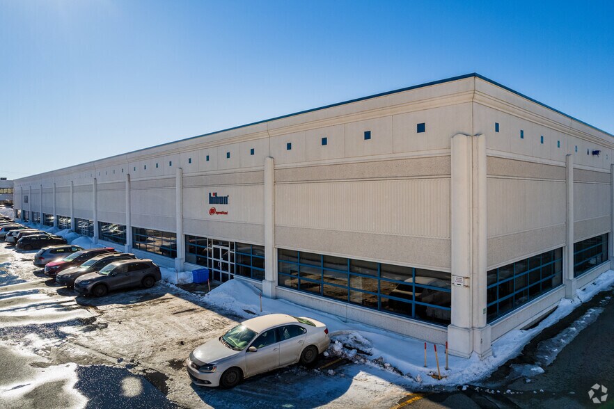 More Photos Of 100-190 Av Voyageur, Pointe-claire Manufacturing For Lease