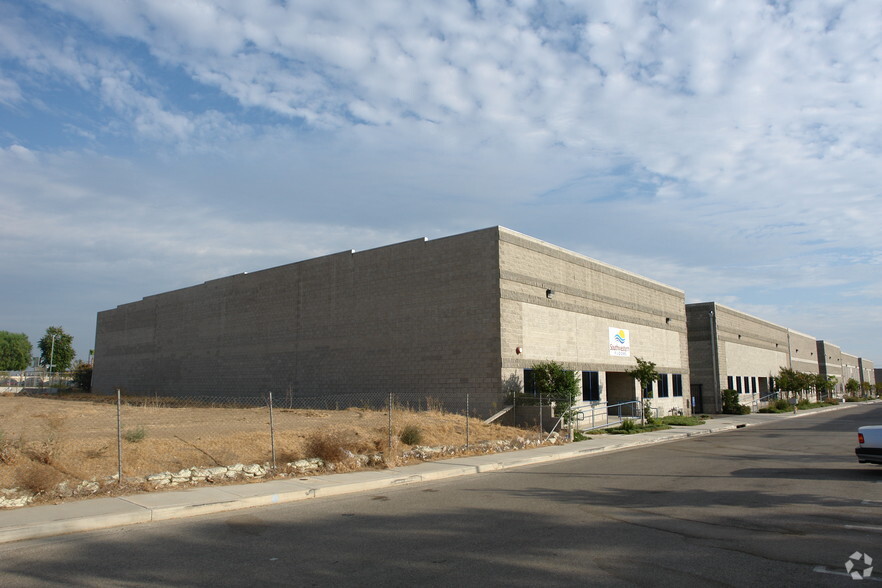 More Photos Of 10060 Remmet Ave, Chatsworth Warehouse For Lease