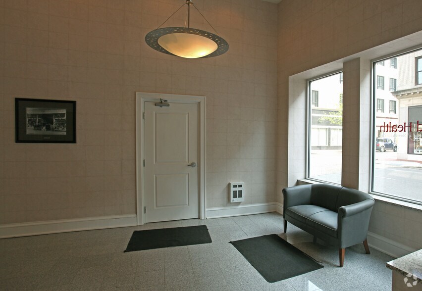 More Photos Of 814-818 Quarrier St, Charleston Office For Lease