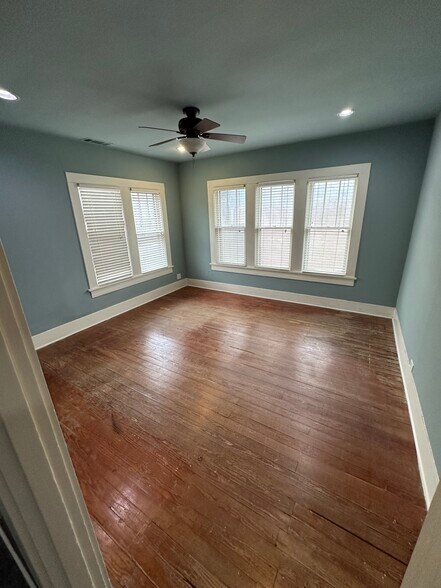 More Photos Of 1014 N Elm St, Denton Office Residential For Lease