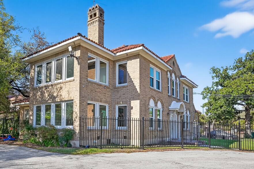 More Photos Of 3410 Austin St, Houston Office Residential For Lease