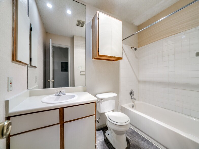 More Photos Of 7737 Skolout St, San Antonio Apartments For Sale