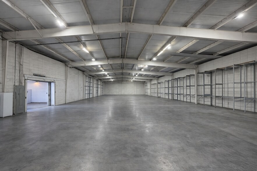 More Photos Of 414 W 8th St, Panama City Distribution For Lease