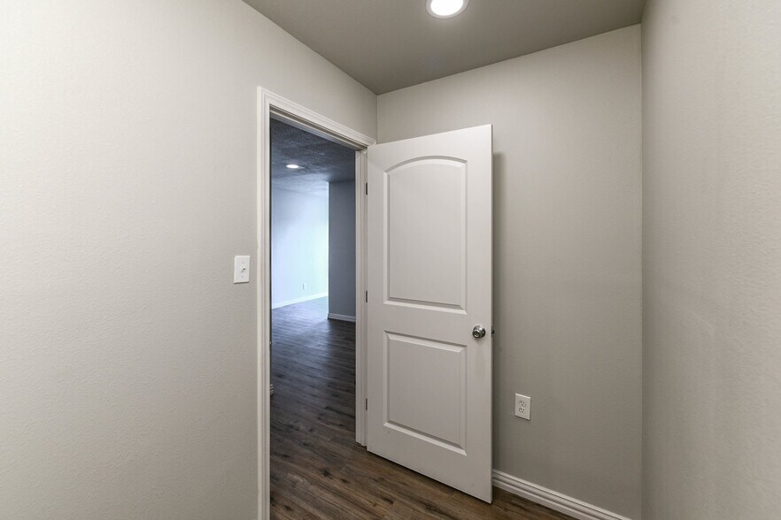 More Photos Of 1262 Eastgate Rd, Midlothian Warehouse For Sale