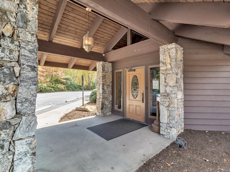 More Photos Of 540 Hospital Dr, Clyde Healthcare For Sale