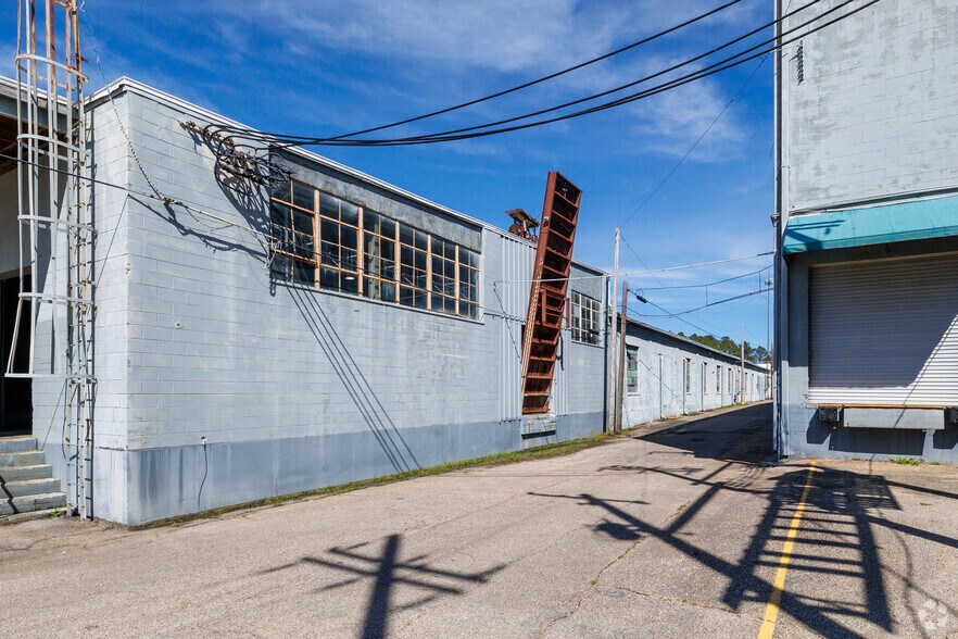 More Photos Of 119 Anderson Ct, Dothan Warehouse For Lease