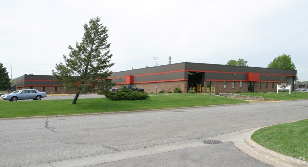 More Photos Of 251-281 Commerce Cir S, Fridley Warehouse For Lease