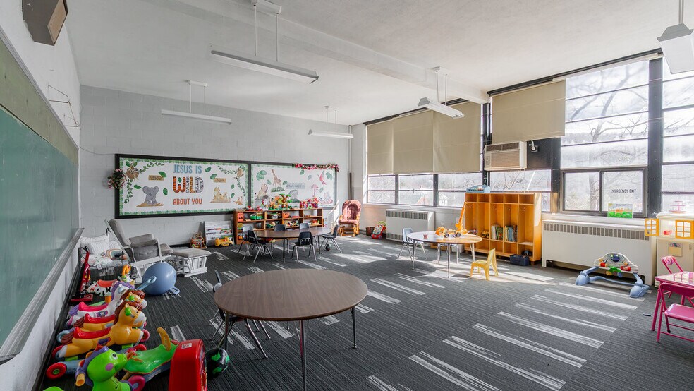 More Photos Of 81 Evick Dr, Franklin Flex For Sale