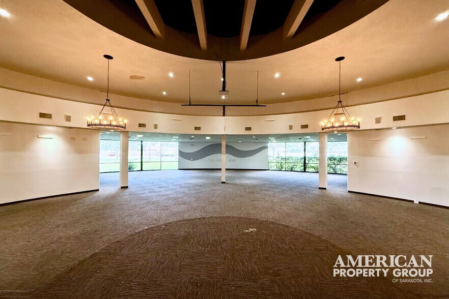 More Photos Of 2209 75th St W, Bradenton Religious Facility For Lease