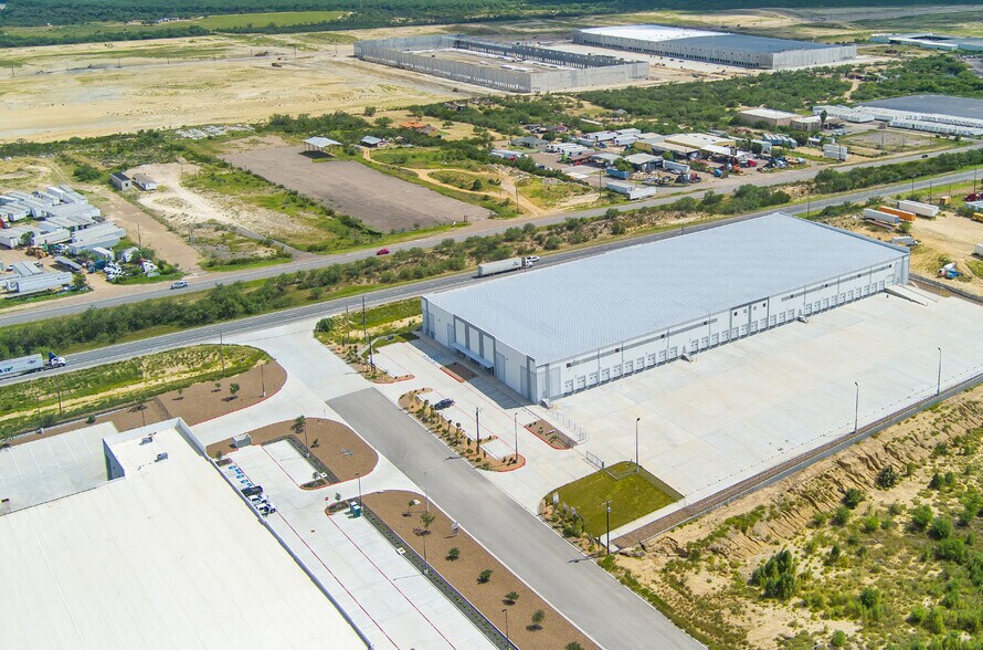 More Photos Of 102 Tottenham Dr., Laredo Warehouse For Sale