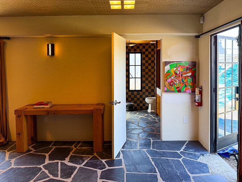 More Photos Of 2436 Gates st, Los Angeles Office For Lease