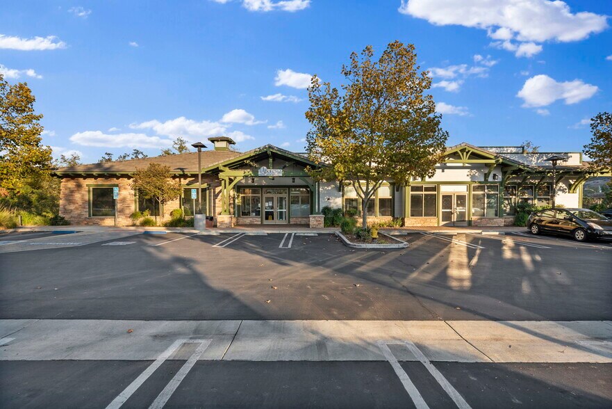 More Photos Of 29105-29125 Canwood St, Agoura Hills Restaurant For Lease