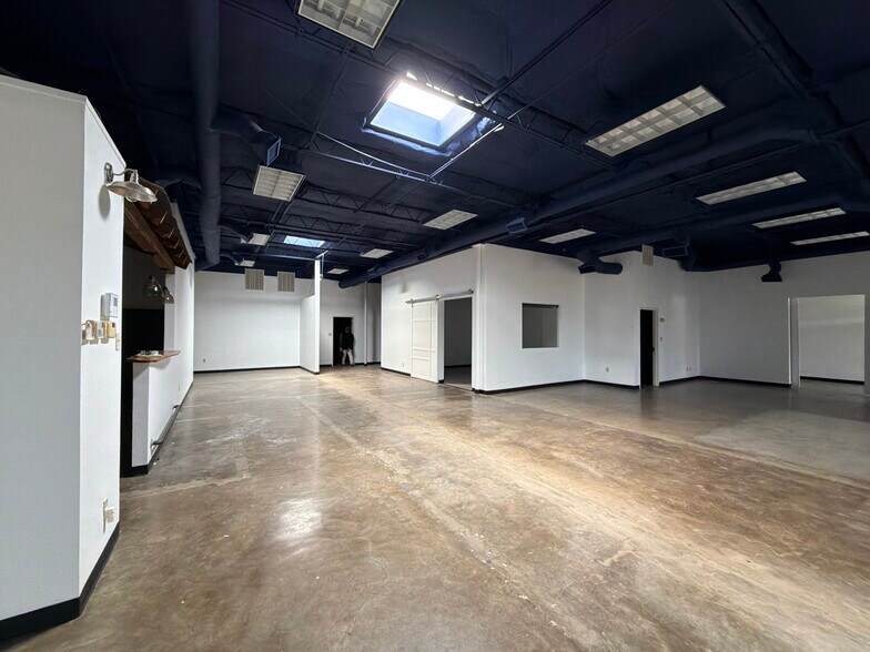 More Photos Of 1350 Manufacturing St, Dallas Unknown For Lease