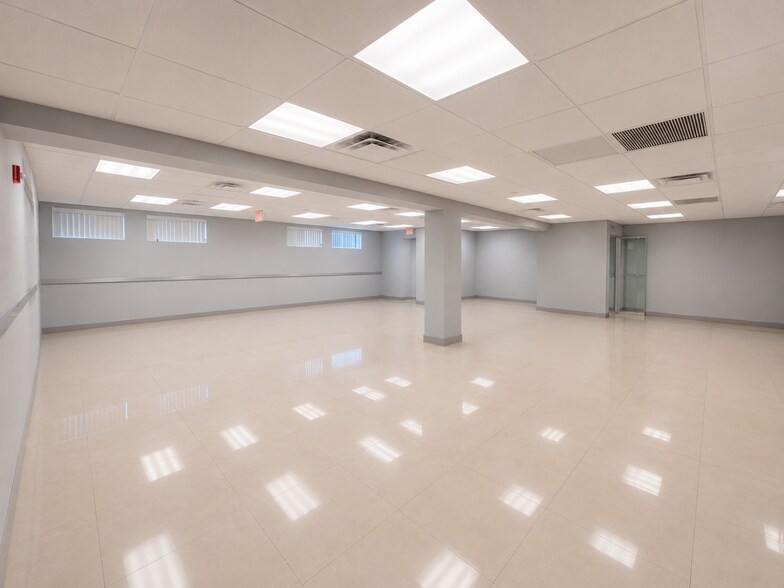More Photos Of 8476 SW 40th St, Miami Storefront Retail Office For Lease