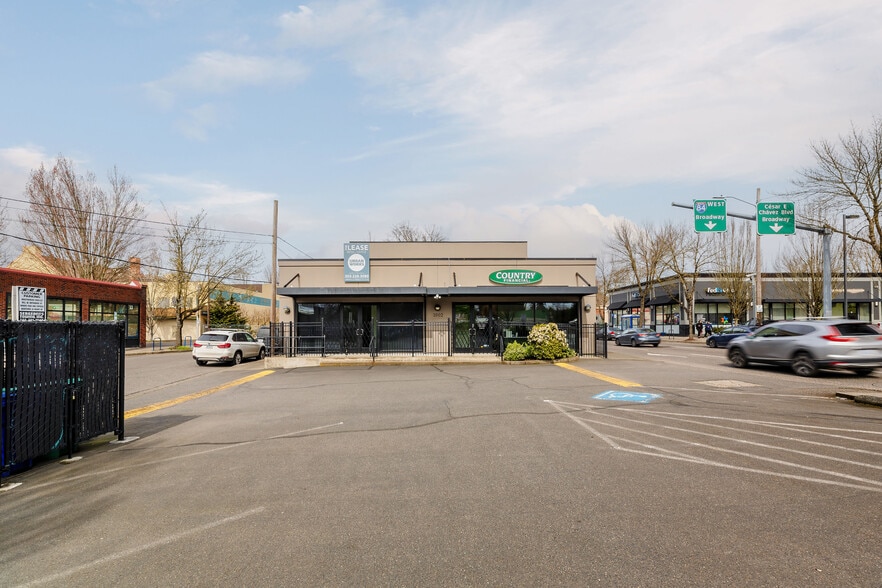 More Photos Of 3902 NE Sandy Blvd, Portland Office For Sale