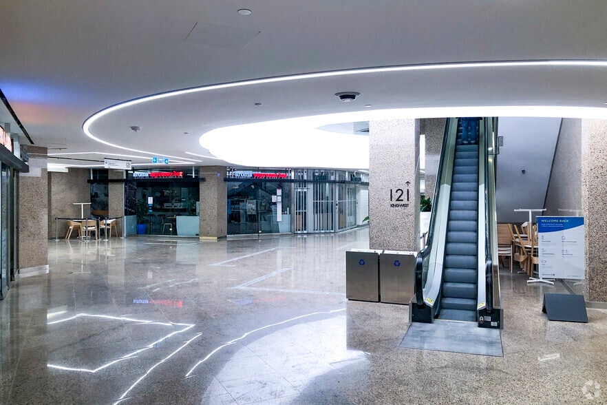 More Photos Of 121 King St W, Toronto Storefront For Lease