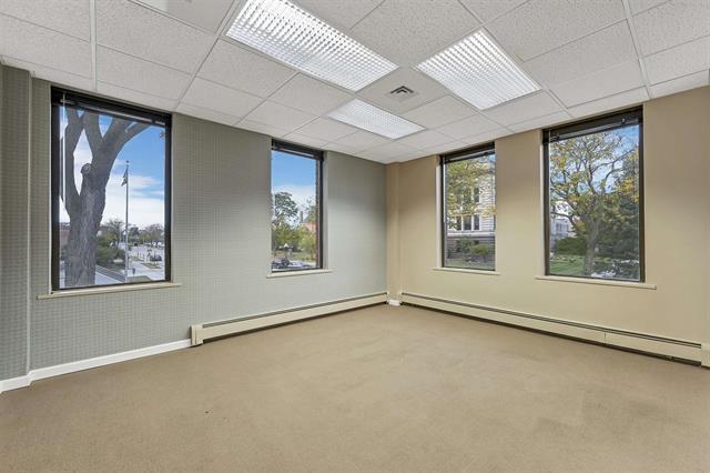 More Photos Of 414 E Walnut St, Green Bay Office For Lease