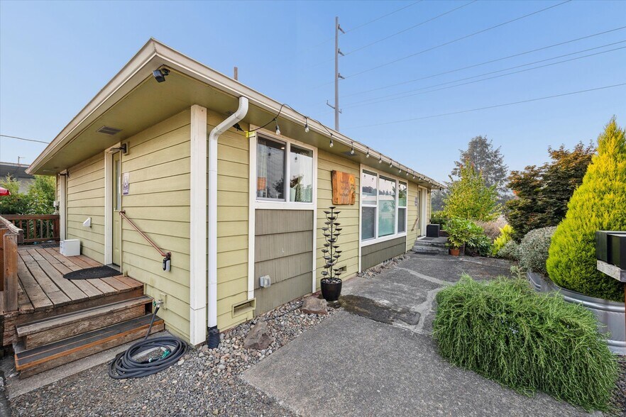 More Photos Of 615 SE 1st Ave, Canby Office For Sale