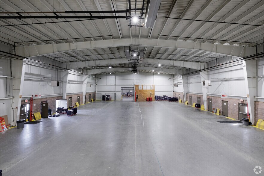 More Photos Of 98 Scobie Dr, Newburgh Distribution For Lease