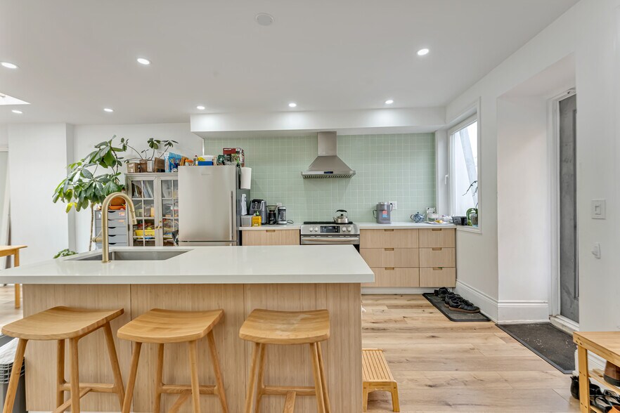 More Photos Of 290 E Gerrard St, Toronto Apartments For Sale