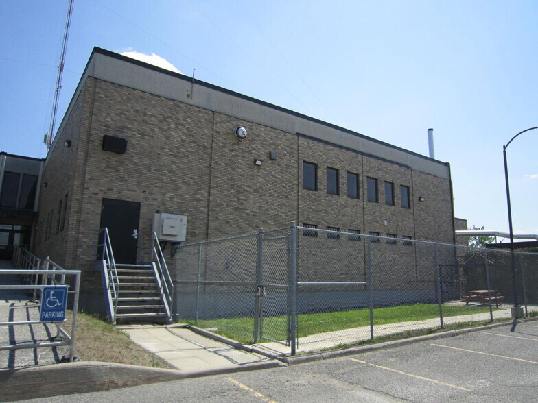 More Photos Of 1970 Merivale Rd, Ottawa Flex For Lease
